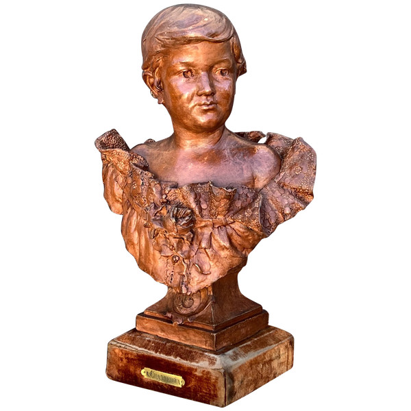 BUSTO DI GIOVANE DONNA IN TERRACOTTA SU BASE IN LEGNO FIRMATO “A.