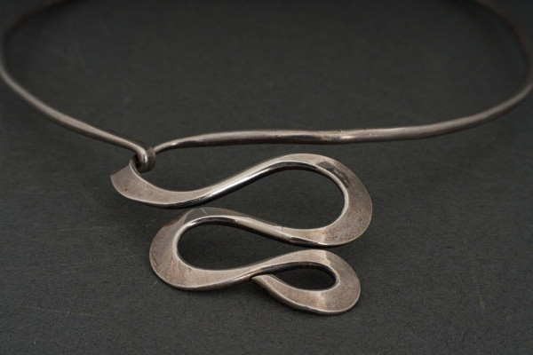 Rigid modernist necklace 1960-1970 in crab hallmarked silver
