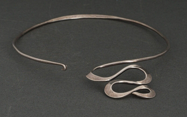 Rigid modernist necklace 1960-1970 in crab hallmarked silver