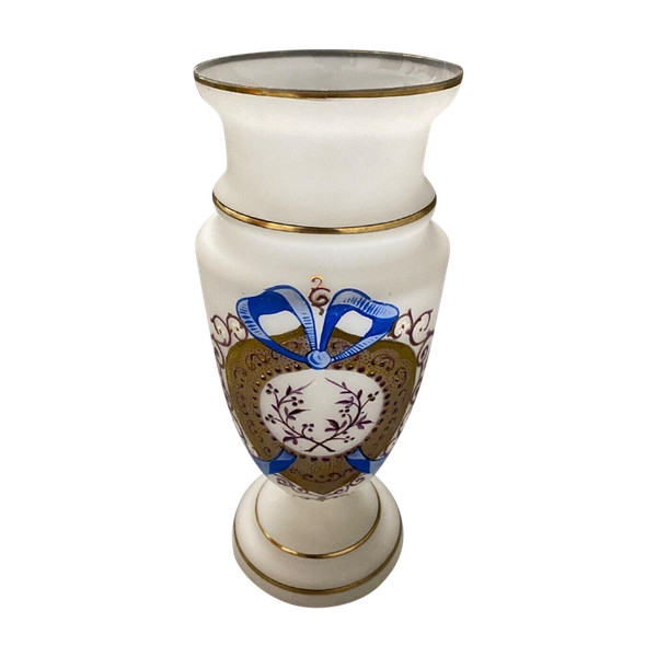 Vase en opaline fin XIXe décor émaillé Louis XVI