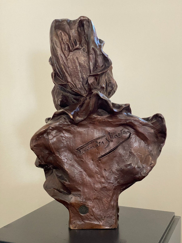 Elegante Scultura in Bronzo con Cappello del XIX Secolo