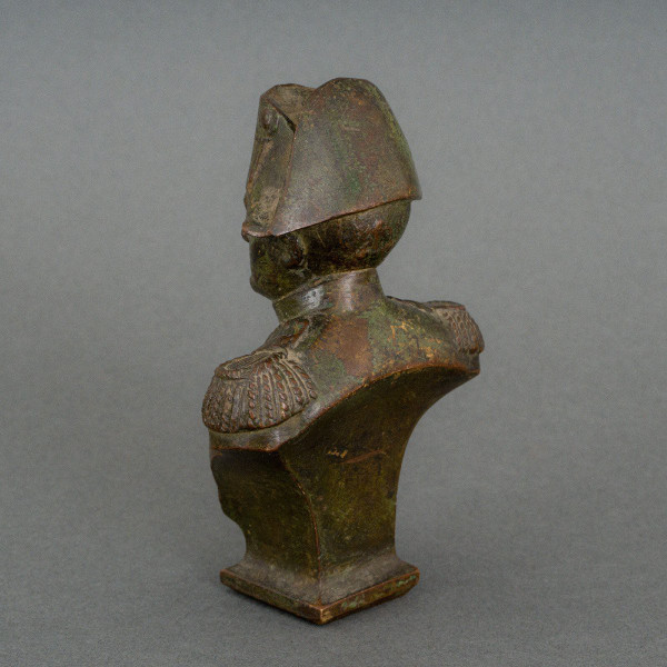 Busto di Napoleone in bronzo del XIX secolo con soggetto in patina marrone sfumata e finemente cesellato