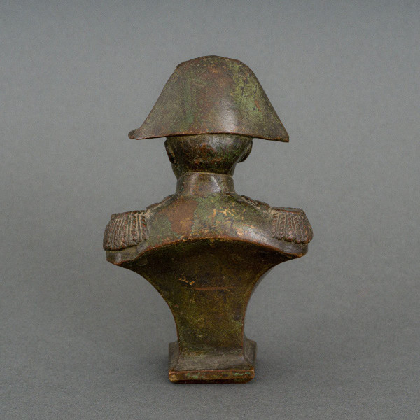 Busto di Napoleone in bronzo del XIX secolo con soggetto in patina marrone sfumata e finemente cesellato