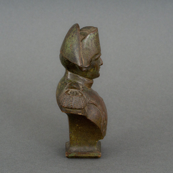 Busto di Napoleone in bronzo del XIX secolo con soggetto in patina marrone sfumata e finemente cesellato