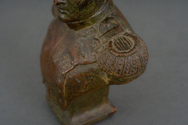 Busto di Napoleone in bronzo del XIX secolo con soggetto in patina marrone sfumata e finemente cesellato