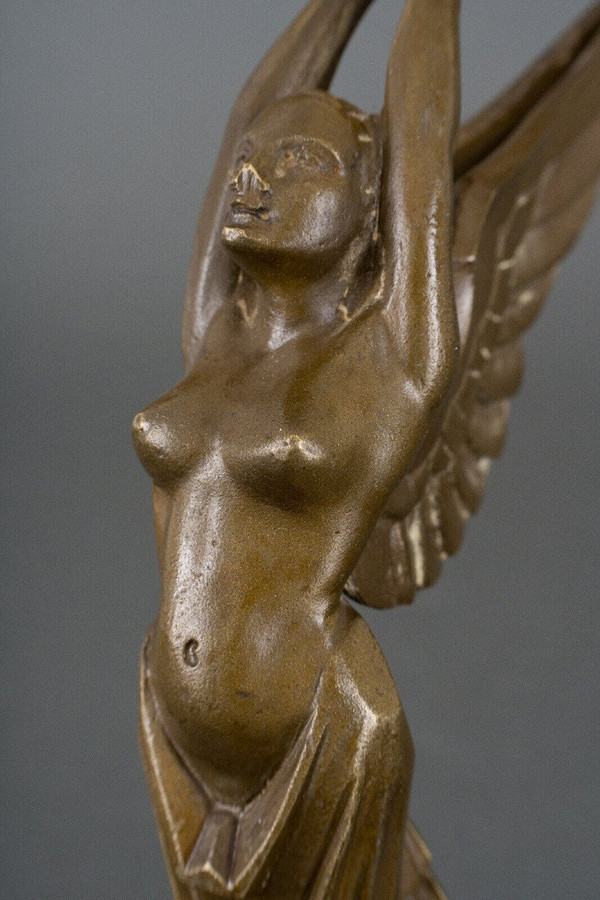 Mascotte La Gloire di H. Molins 1930 patina marrone base in marmo bronzo