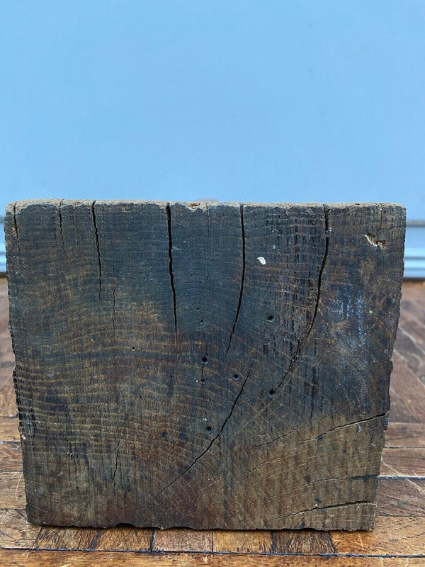 Vergine con Bambino in legno di quercia intagliato, inizio XX secolo, taglio diretto