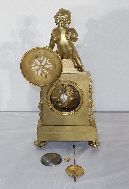 Gilded bronze clock, Louis XVI style, Napoleon III period - Mid 19th century