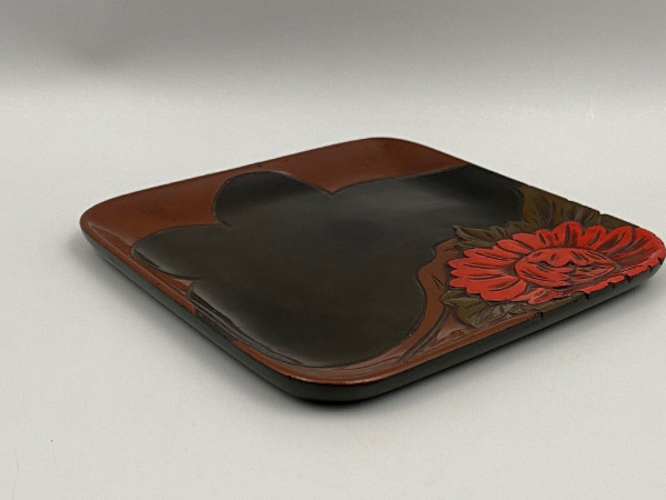 Japanese lacquer presentation tray, floral decor 20th century