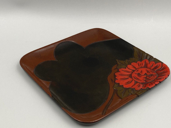 Japanese lacquer presentation tray, floral decor 20th century