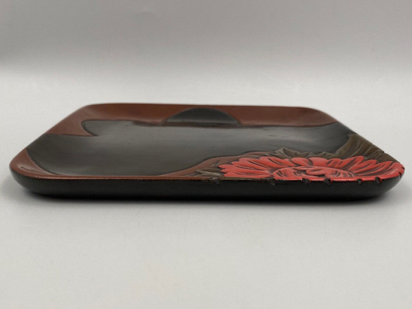Japanese lacquer presentation tray, floral decor 20th century
