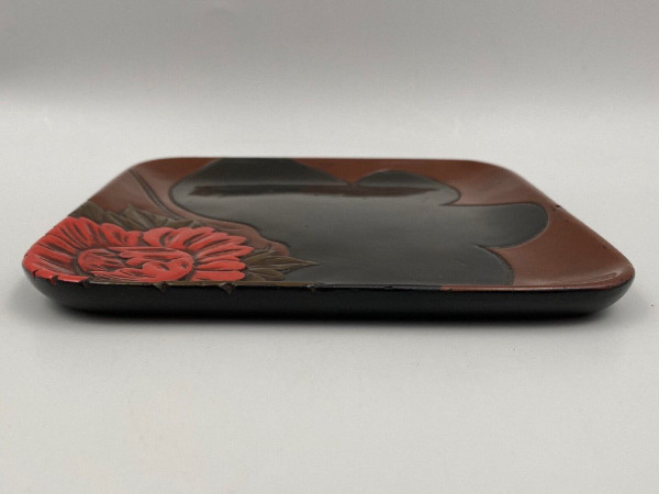 Japanese lacquer presentation tray, floral decor 20th century
