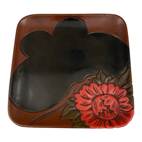 Japanese lacquer presentation tray, floral decor 20th century