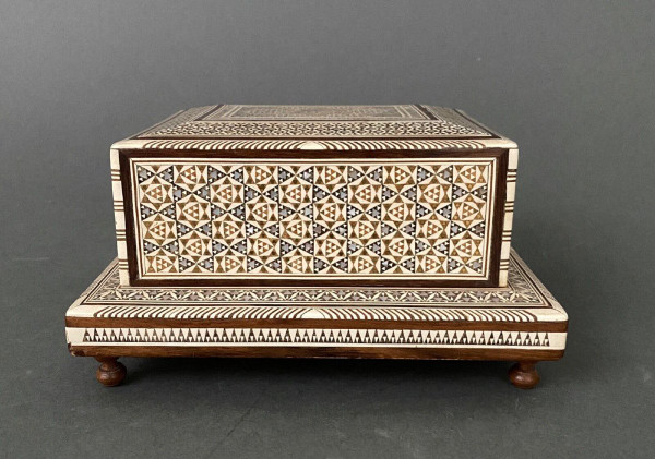 Orientalische Zigarettendose aus Perlmuttintarsien Musikbox XX.