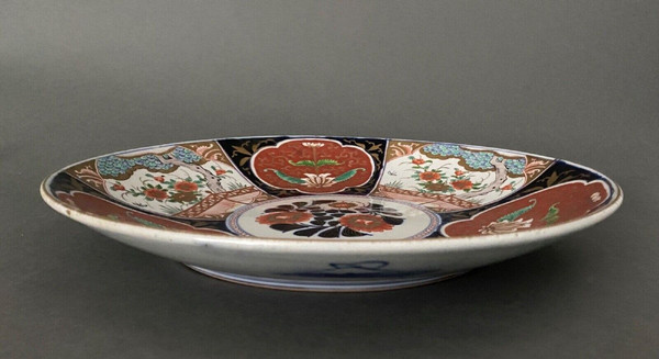Large dish in Imari porcelain, 19th century, floral design