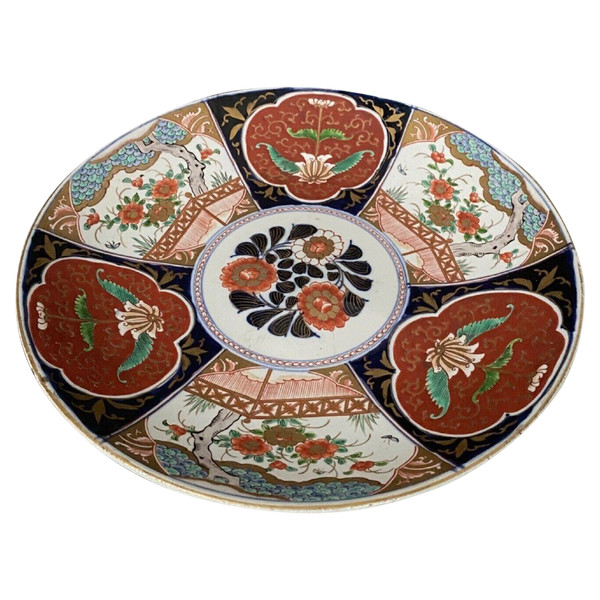 Large dish in Imari porcelain, 19th century, floral design