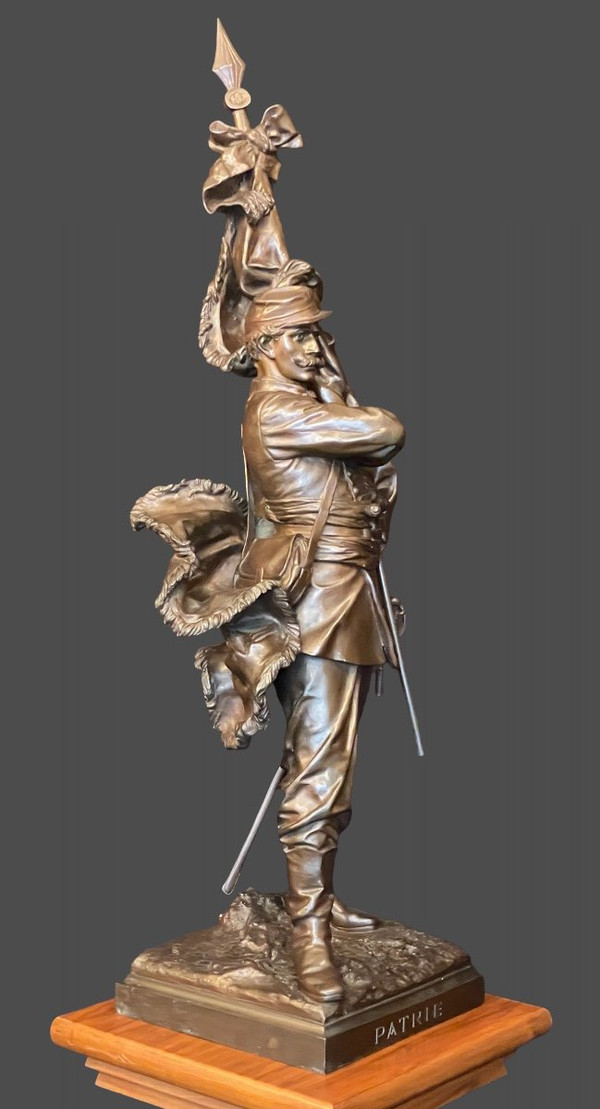 Imponente scultura in bronzo "Patria" del XIX secolo