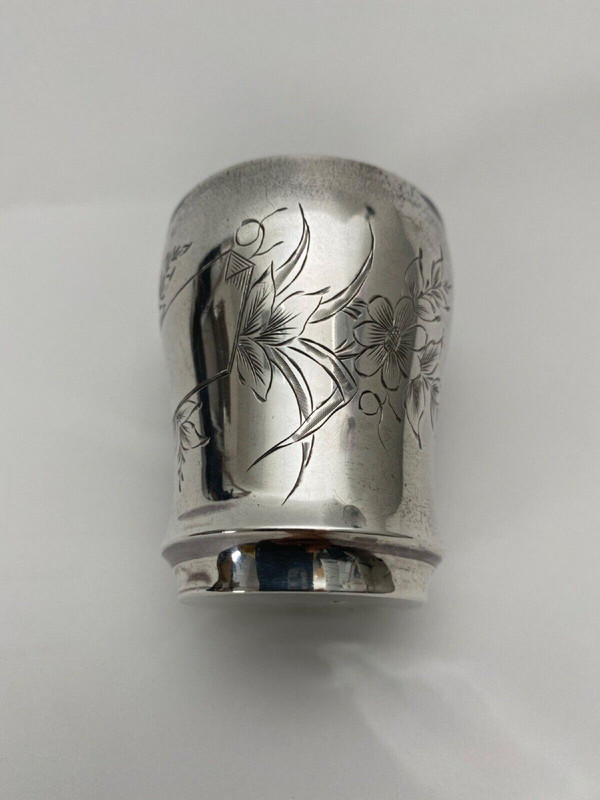 Silver cup, Minerva hallmarks and RB goldsmith engraving floral decoration