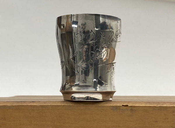 Silver cup, Minerva hallmarks and RB goldsmith engraving floral decoration
