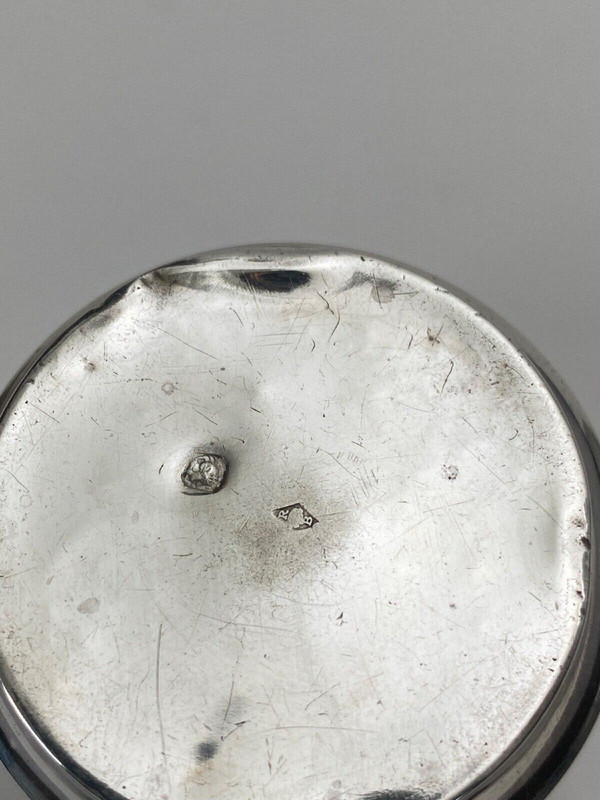 Silver cup, Minerva hallmarks and RB goldsmith engraving floral decoration