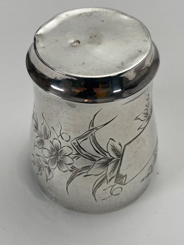 Silver cup, Minerva hallmarks and RB goldsmith engraving floral decoration