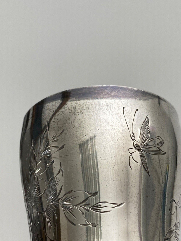 Silver cup, Minerva hallmarks and RB goldsmith engraving floral decoration