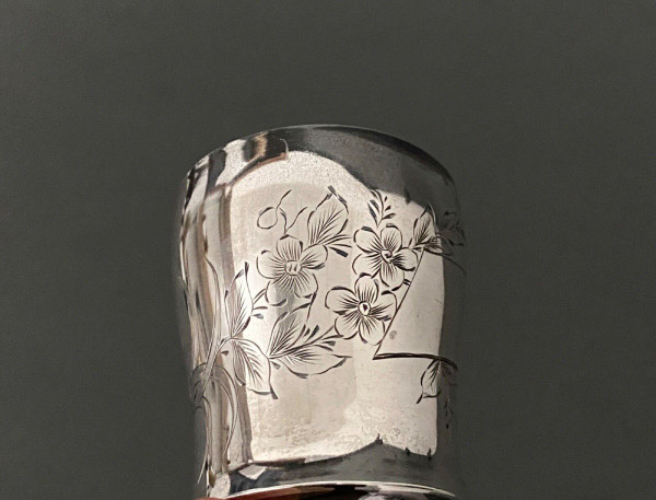 Silver cup, Minerva hallmarks and RB goldsmith engraving floral decoration