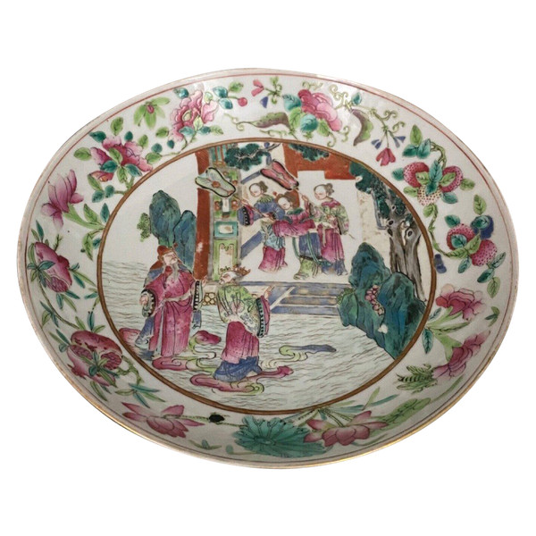 Assiette creuse bol de Canton XIXe riche décor de cour