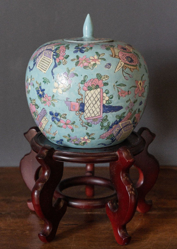 Porcelain ginger pot 20th century China floral ornamentation