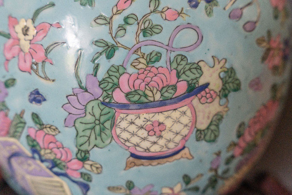 Porcelain ginger pot 20th century China floral ornamentation