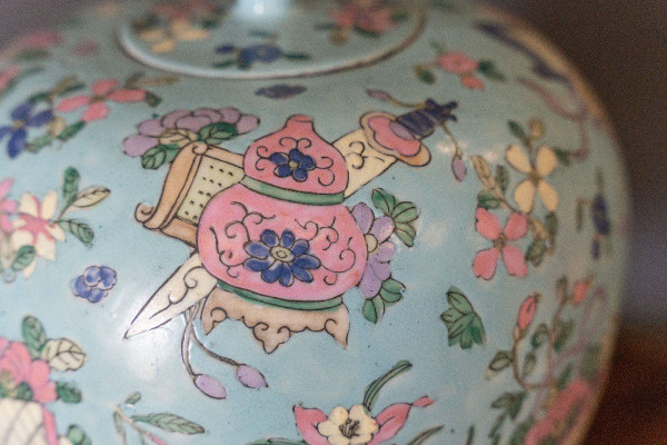 Porcelain ginger pot 20th century China floral ornamentation