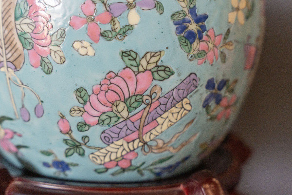 Porcelain ginger pot 20th century China floral ornamentation