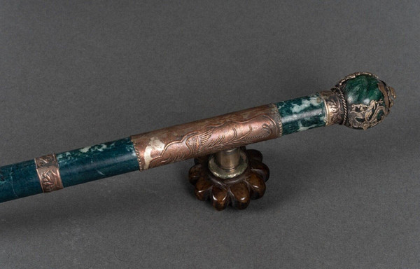 Pipa in pietra dura e metallo argentato Testa di leone Cina inizio XX secolo