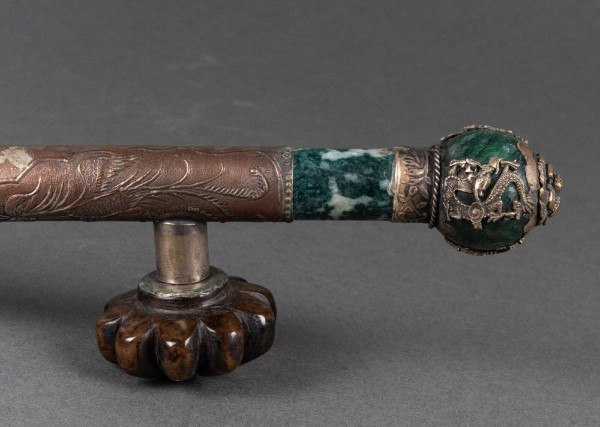 Pipa in pietra dura e metallo argentato Testa di leone Cina inizio XX secolo