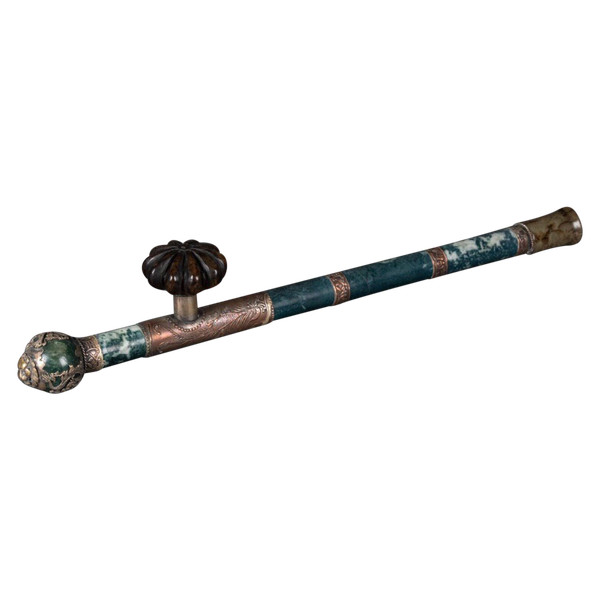 Pipa in pietra dura e metallo argentato Testa di leone Cina inizio XX secolo