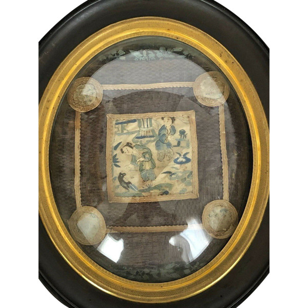 Quadrato di seta con ricamo cinese del XIX secolo in cornice di ottone annerito in legno di pero