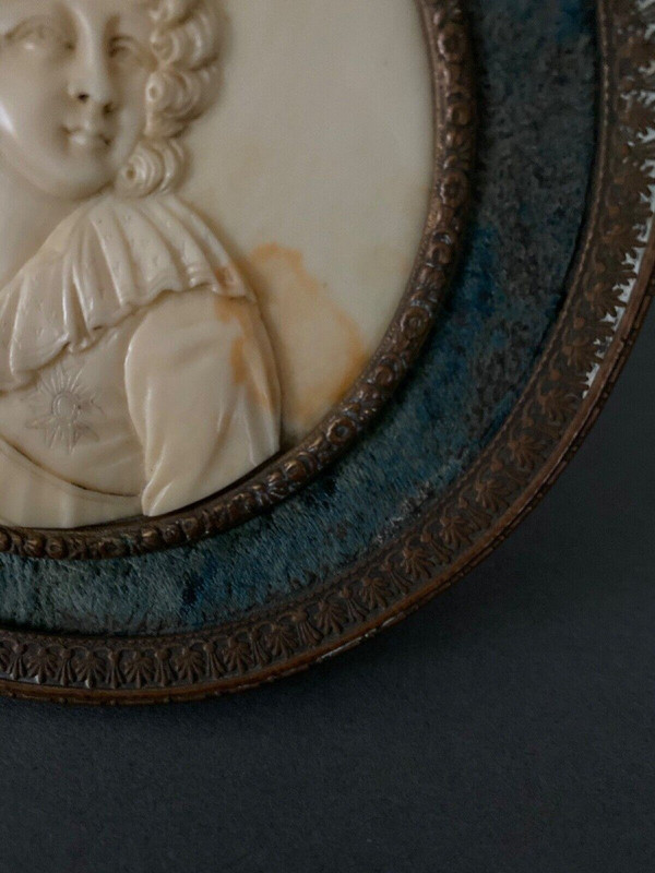 Médaillon le Roi de Rome Napoléon II d'après Isabey sculpté dans la masse