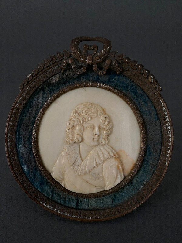 Médaillon le Roi de Rome Napoléon II d'après Isabey sculpté dans la masse