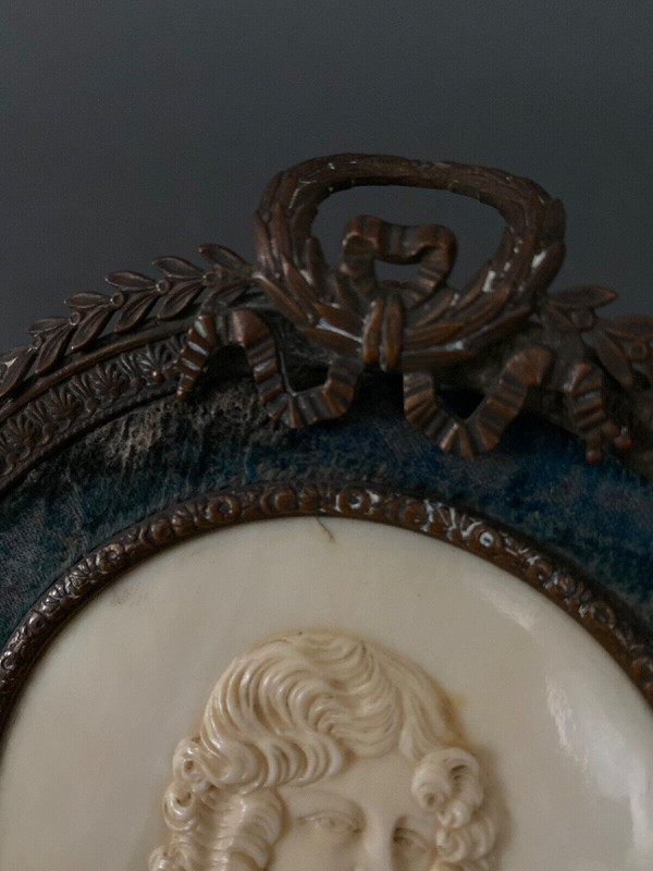 Médaillon le Roi de Rome Napoléon II d'après Isabey sculpté dans la masse