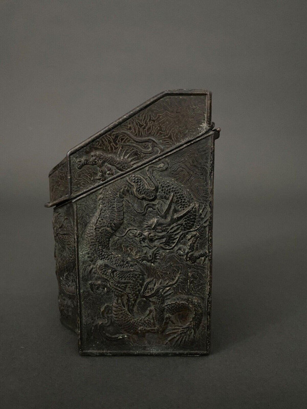Asian tea caddy in 1900 metal with rich dragon ornamentation