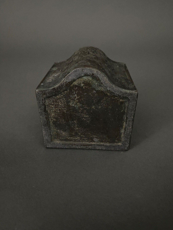 Asian tea caddy in 1900 metal with rich dragon ornamentation
