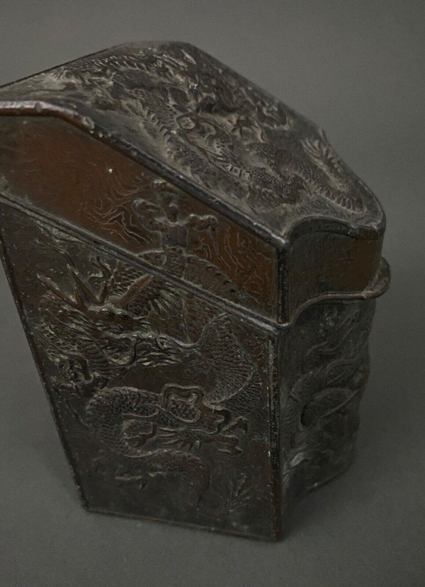 Asian tea caddy in 1900 metal with rich dragon ornamentation