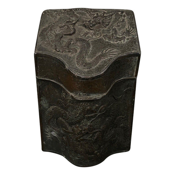 Asian tea caddy in 1900 metal with rich dragon ornamentation