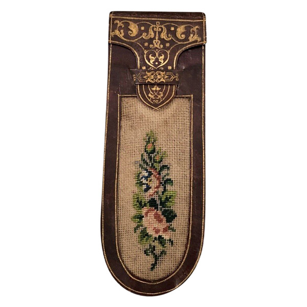 Rara valigetta porta messaggi in pelle stampata in ferro con decorazione floreale, fine XVIII secolo