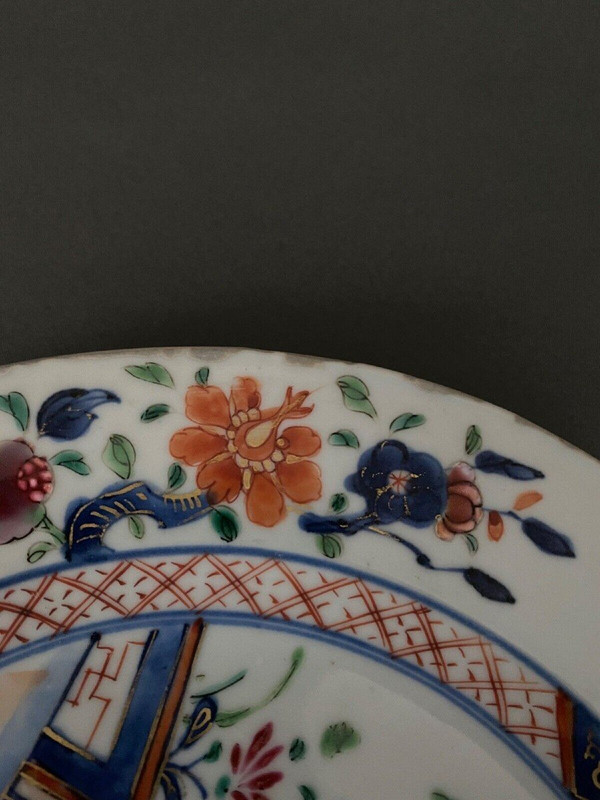 Assiette plate en porcelaine d'Imari Japon XIXe décor floral