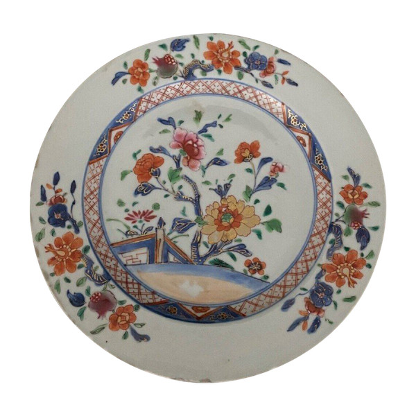 Assiette plate en porcelaine d'Imari Japon XIXe décor floral