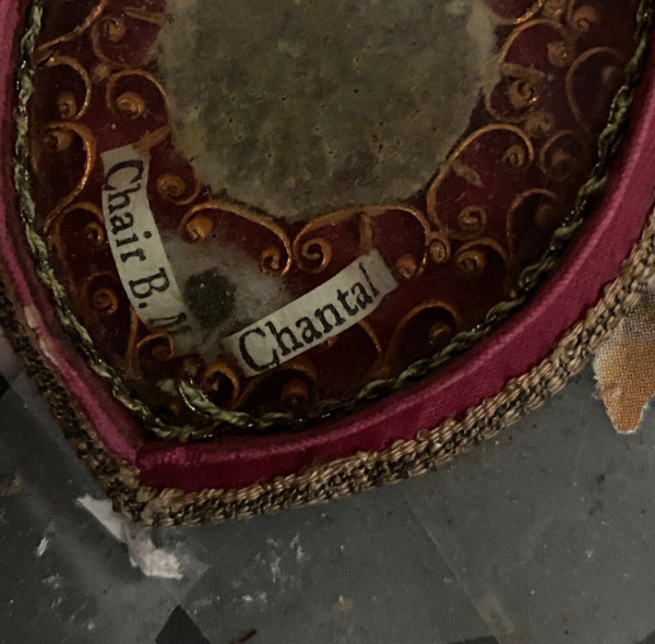 19th century Reliquary with gilded stucco frame