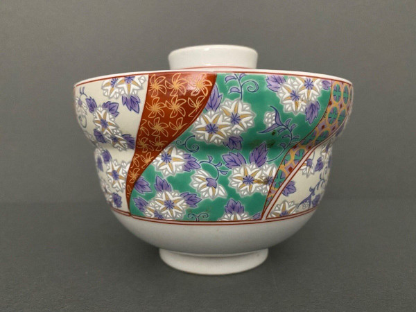 Chinese porcelain covered pot, red markings, 20th century, floral design