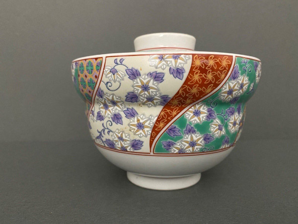 Chinese porcelain covered pot, red markings, 20th century, floral design
