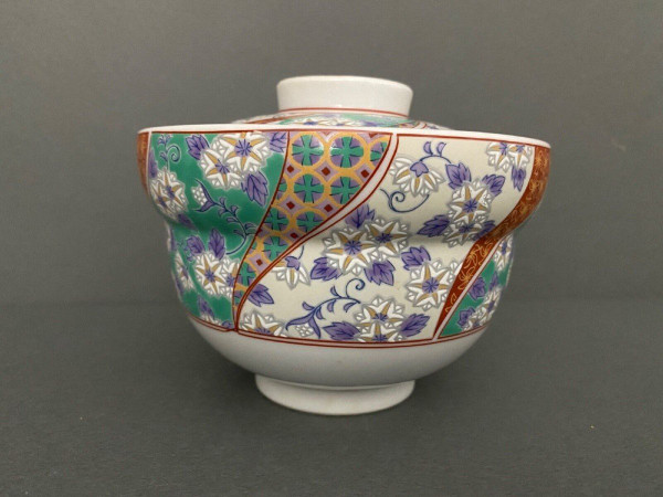Chinese porcelain covered pot, red markings, 20th century, floral design
